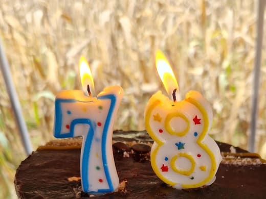 Rođendanske svjećice na torti za proslavu 78. rođendana