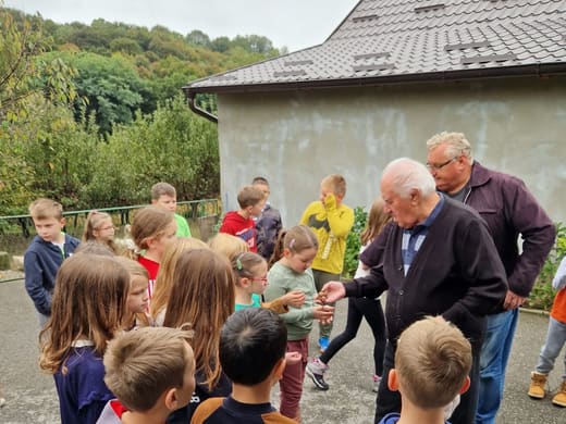 Međugeneracijsko druženje djece i korisnika Doma Golubić